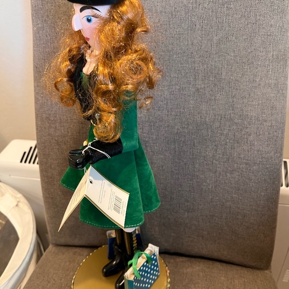 Pier 1 Imports Shopper Girl Nutcracker 2015 Green Coat Red Hair Holiday Figure - Picture 11 of 15